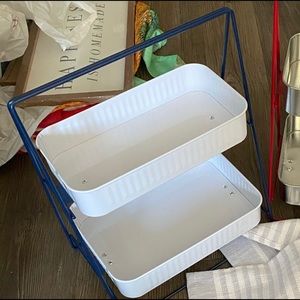 BP blue and white tier tray